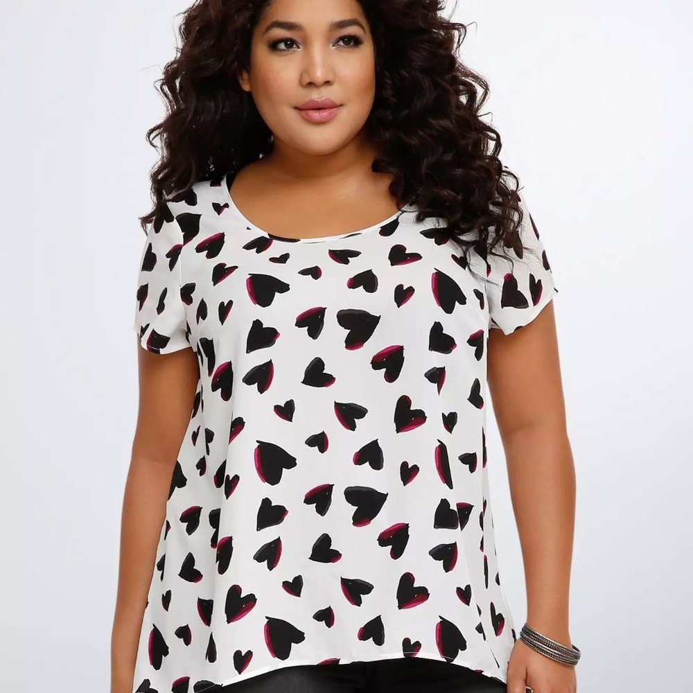 torrid White Heart Print Short Sleeve Blouse with Black & Pink Accents